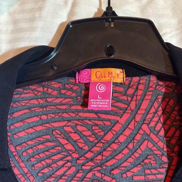 😊 Catch My I juniors top, size large but it’s a juniors, - Picture 2 of 2